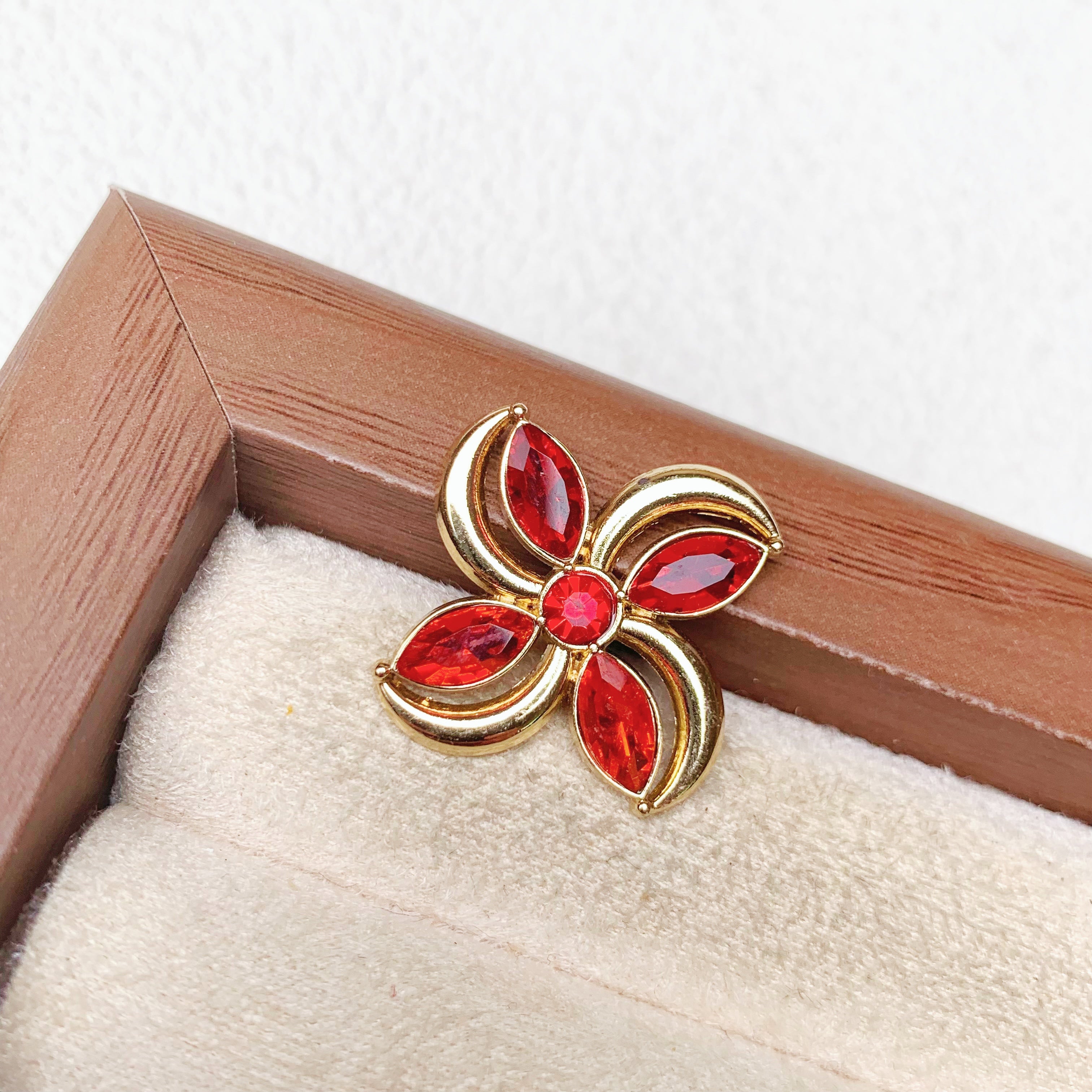 Fashion high-end small fragrance style metal buttons dotted with oil hollow metal buttons coat large clothes clothing accessories